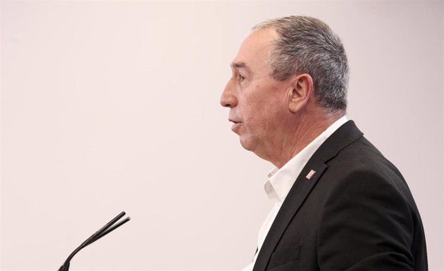 El portavoz de Compromís en el Congreso, Joan Baldoví, ofrece una rueda de prensa posterior a su reunión con el Rey para proponer candidato a la Presidencia del Gobierno, en el Congreso de los Diputados, Madrid, a 16 de septiembre de 2019.