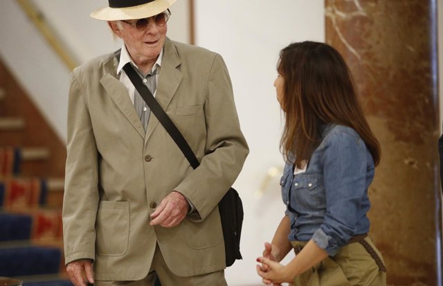 El músico y actor teatral español, líder del grupo musical 'Los Canarios', Teddy Bautista, llega a una Asamblea General Ordinaria en el Hotel Intercontinental de Madrid.
