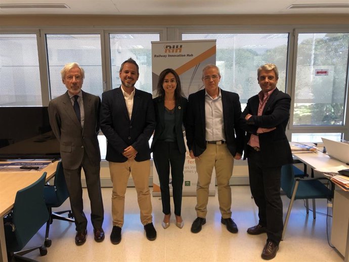Isabel Pardo de Vera, presidenta de Adif, reunida con la directiva del Rail Innovation Hub, clúster de innovación ferroviaria