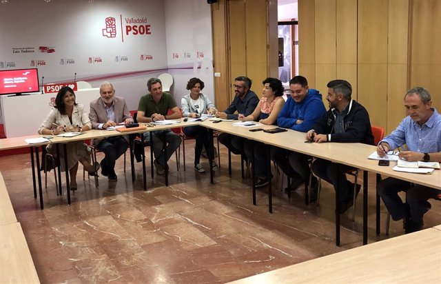 Ana Sánchez preside la reunión de trabajo del Comité Electoral del PSOE de Valladolid.