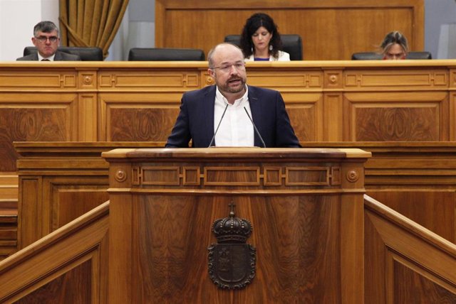 El diputado de Cs Alejandro Ruiz en el pleno de las Cortes.