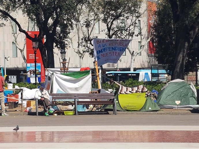 Acampada de persones sense llar a plaa Catalunya