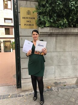 Macarena Olona, secretaria general del grupo parlamentario de Vox en el Congreso, ante la Oficina del Defensor del Pueblo
