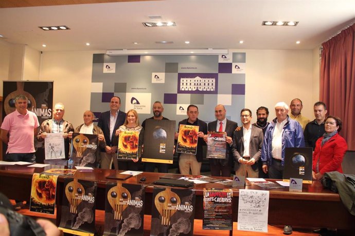 Alcaldes y representantes de los localidades que participan en el XXXVI Festival de las Ánimas de Soria.