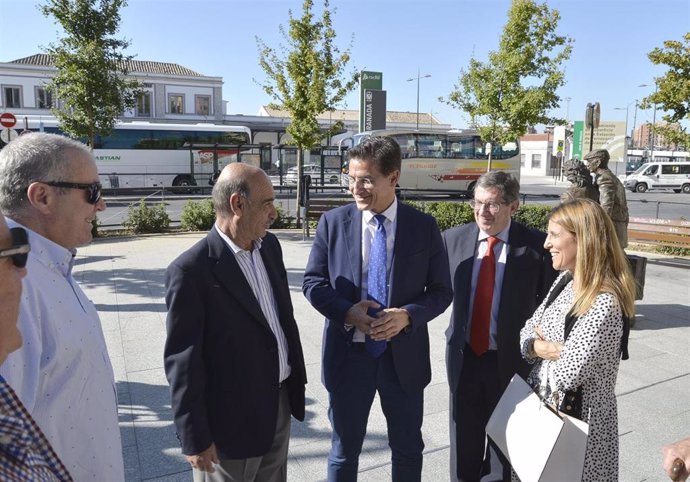El alcalde de Granada, Luis Salvador, en una visita al barrio de los Pajaritos