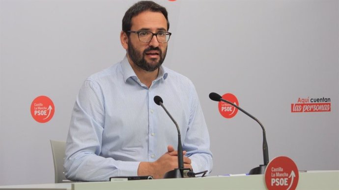 El secretario de Organización del PSOE en C-LM, Sergio Gutiérrez, en rueda de prensa