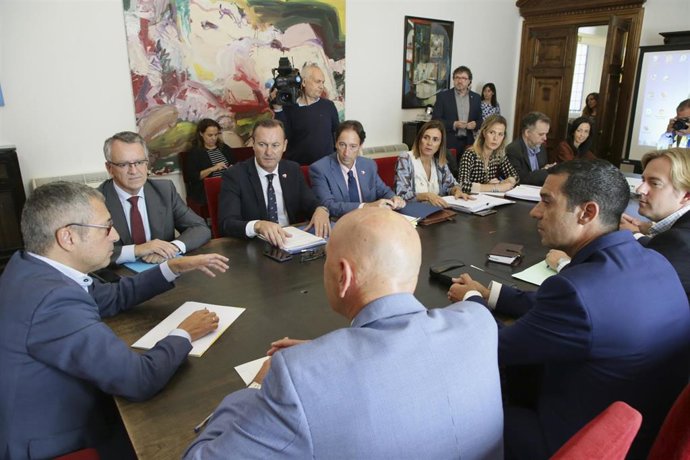 Reunión de los consejeros con el secretario de Estado de Medio Ambiente, Hugo Morán