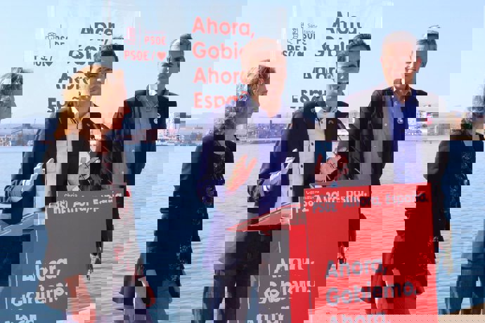 El cadidato del PSOE Pedro Casares, con Zuloaga y Fernádez