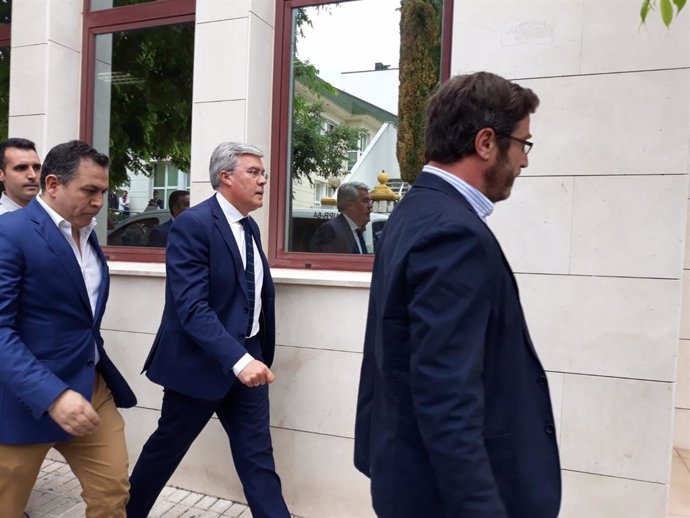 El exalcalde de Jaén y secretario de Estado de Hacienda, José Enrique Fernández de Moya, a su llegada al juzgado en junio de 2018 para declarar en la causa de Matinsreg