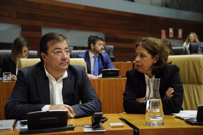 Vara y Blanco-Morales en el pleno de la Asamblea de Extremadura