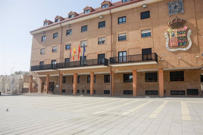 Imagen de la fachada del Ayuntamiento de Móstoles (Madrid), al mando del que está la alcaldesa Noelia Posse