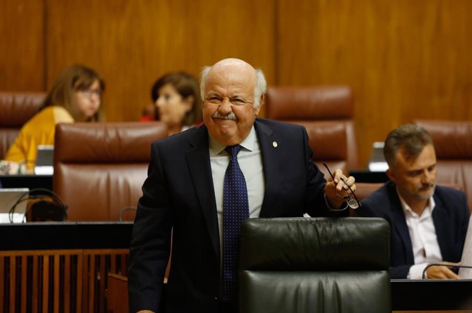 Primera jornada de sesión plenaria en el Parlamento Andaluz. Comparecencia del consejero de Salud y Familias, Jesús Aguirre.
