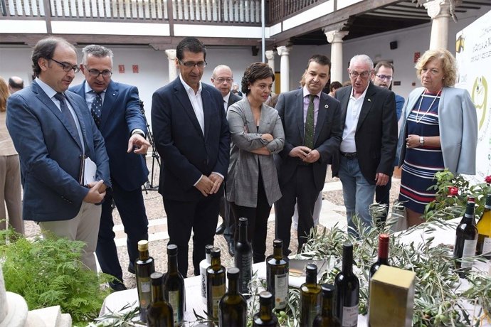 El Gobierno regional defiende el valor del aceite de oliva como sinónimo de salu