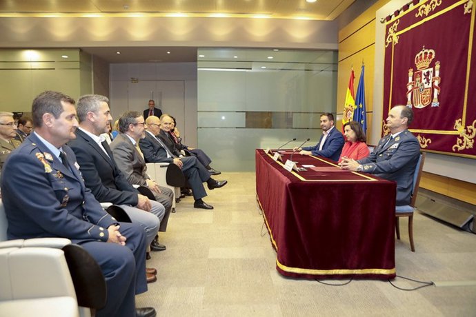 Firma de un convenio entre el Ministerio de Defensa y el Ayuntamiento de Los Alcázares (Murcia)