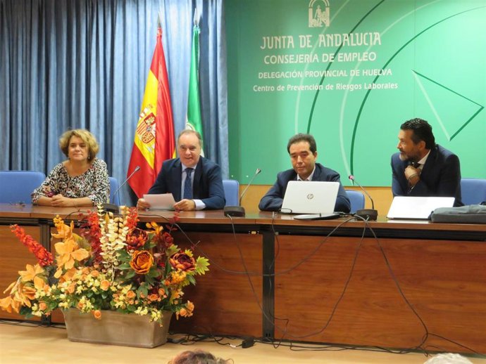 Presentación del programa Bootcamps para reducir la brecha digital.