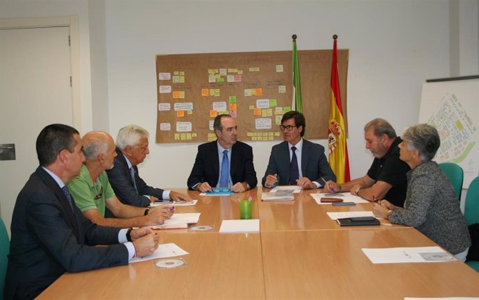Reunión de la plataforma '#SevillaYA' y el comisionado del Polígono Sur