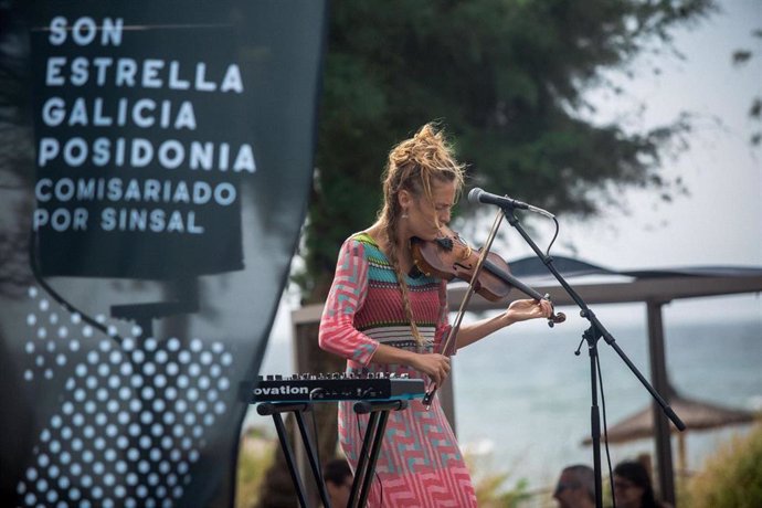 Actuación en el SON Estrella Galicia Posidonia en Formentera