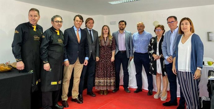 Repullo (cuarto por la izda.), en la inauguración de la XIX Feria del Jamón Ibérico de Bellota de Los Pedroches