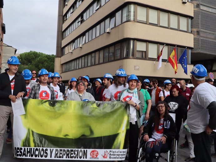 Activistas de la Plataforma de Afectados por la Hipoteca de Guadalajara