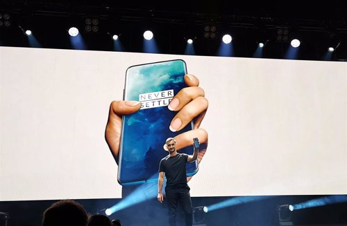 Presentación del smartphone OnePlus 7T Pro, en un evento de la compañía en Londres (Reino Unido).