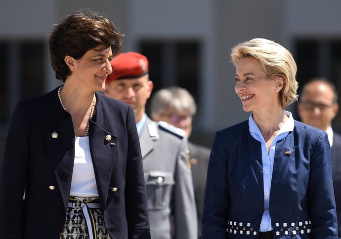 Ursula Von der Leyen y Sylvie Goulard cuando ambas eran ministras de Defensa de Alemania y Francia, respectivamente