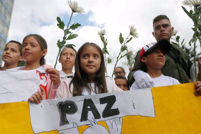 Manifestación en defensa del acuerdo de paz de Colombia