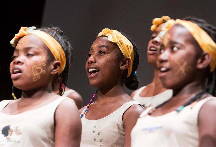 Agua de Coco celebra 25 años de lucha por los derechos de los niños en Madagascar con una nueva gira de Malagasy Gospel