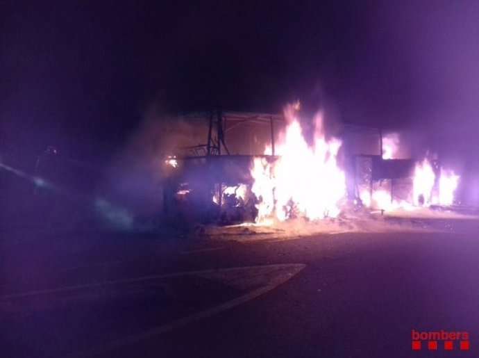 Incendi d'un autocar a l'autopista AP-7.