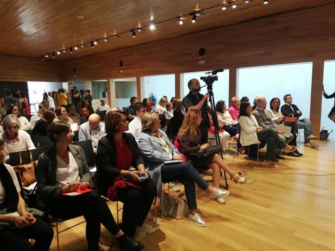 Andreu y Hermoso de Mendoza han participado en la jornada 'Mujer, Tecnología y Despoblación', que han organizado la Federación de Asociaciones de Vecinos de La Rioja y Womenteck.