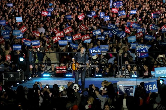 Hillary Clinton Campaigns Across US One Day Ahead Of Presidential Election
