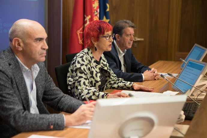 Manuel Carpintero, Santos Induráin y Aurelio Barricarte durante la rueda de presentación de la campaña.