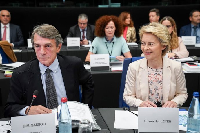 David Sassoli, presidente de la Eurocámara, y Ursula von der Leyen, futura presidenta de la Comisión Europea