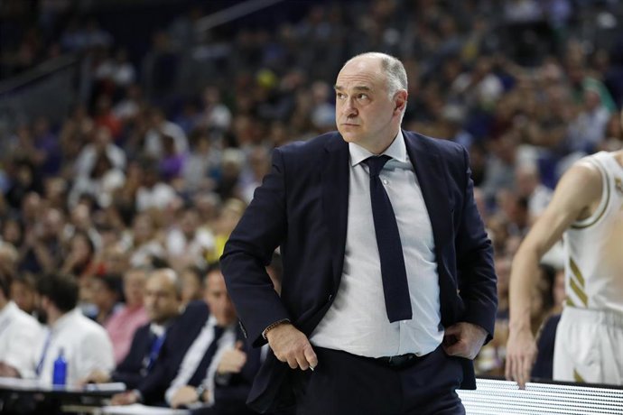 Pablo Laso dirigiendo al Real Madrid