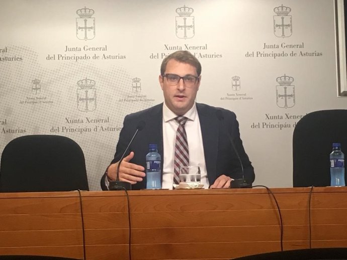 El portavoz de Foro en la Junta General, Adrián Pumares