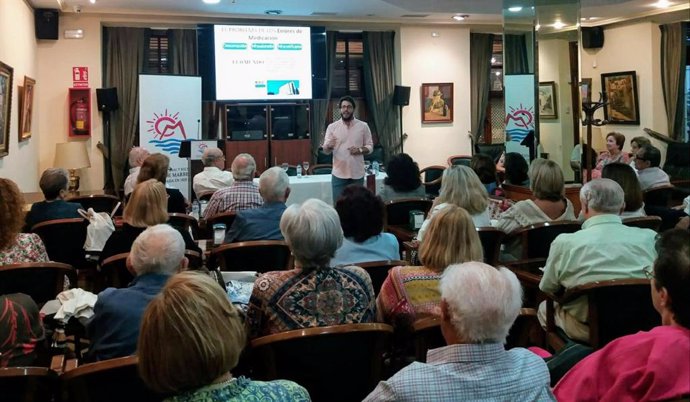 Charla sobre Seguridad en el uso de medicamentos ofrecida por el área de Farmacia del Hospital Costa del Sol