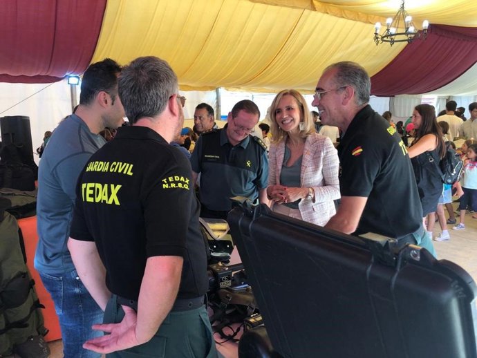 La subdelegada del Gobierno en Huelva, Manuela Parralo, en las jornadas de puertas abiertas de la Guardia Civil.