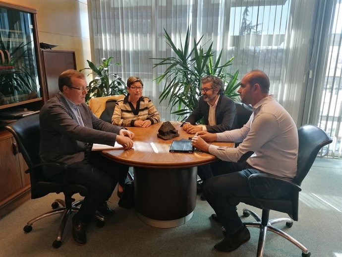 Reunión del Consejo Regular de Sidra de Asturias con el consejero de Desarrollo Rural, Alejandro Calvo.