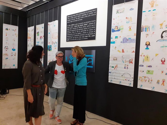 La regidora de Justicia Social, Feminismo y LGTBI del Ayuntamiento de Palma, Sonia Vivas, durante un momento de la presentación de la exposición 'Crida ben fort, Estela!'.