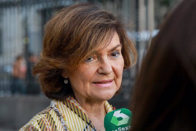 La vicepresidenta del Gobierno y ministra de Igualdad en funciones, Carmen Calvo, atiende a los medios de comunicación en el acto de donación del legado de Almudena Cavestany, en Madrid (España) a 9 de octubre de 2019.