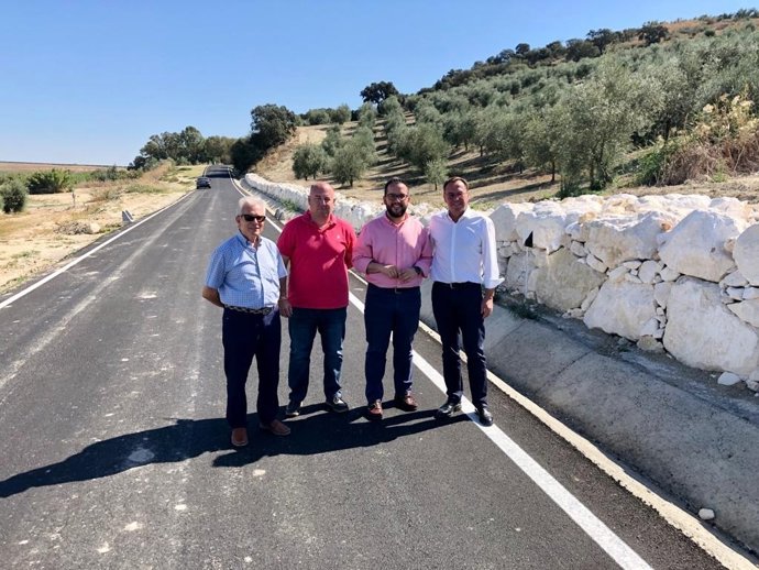 Palomares (dcha.) visita la CO-5300 tras las obras