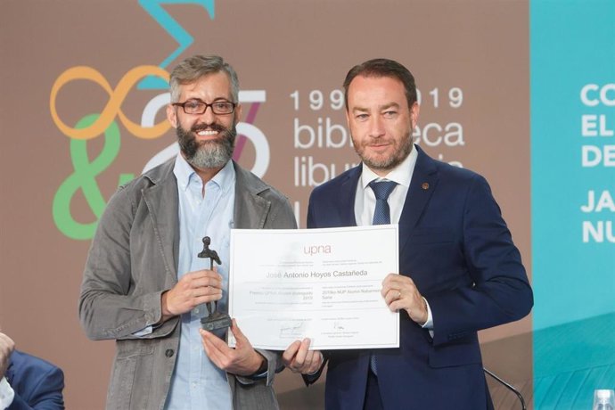 José Antonio Hoyos recibe el IV Premio Alumni de la UPNA