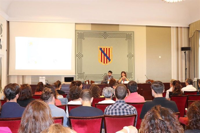 El conseller de Derechos Sociales del Consell de Mallorca y presidente del Instituto Mallorquín de Asuntos Sociales (IMAS), Javier de Juan,  en la  jornada técnica 'Acolliments Familiars" que se ha celebrado en el Parlament.