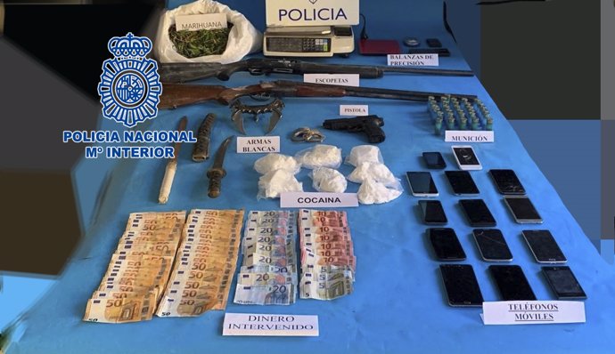 Drogas, dinero, armas y útiles incautados por la Policía Nacional