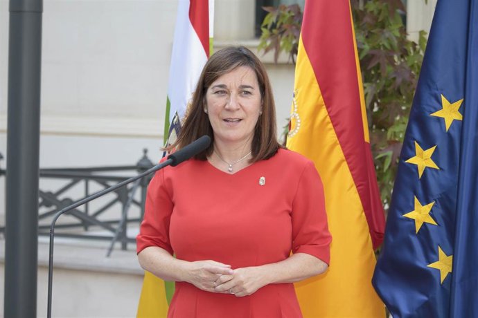 La consejera de Salud, Sara Alba, durante su intervención en el acto de toma de posesión de los nuevos consejeros del Ejecutivo del Gobierno de La Rioja.