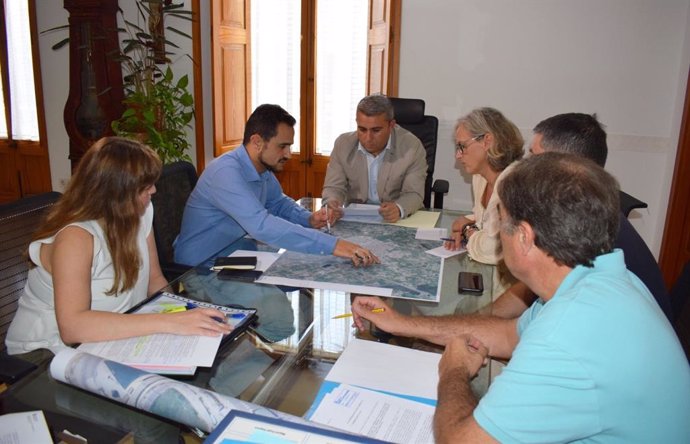 El conseller de Movilidad e Infraestructuras del Consell de Mallorca, Iván Sevillano, se ha reunido con el alcalde de Inca, Virgilio Moreno.