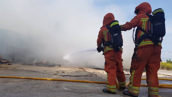 Extinción de un incendio en Guadassuar