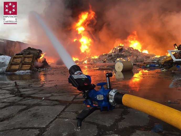 Incendi d'una planta de reciclatge a Betxí