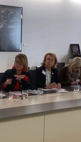 La eurodiputada 'popular', Rosa Estars, en el encuentro en París de las mujeres de la UE