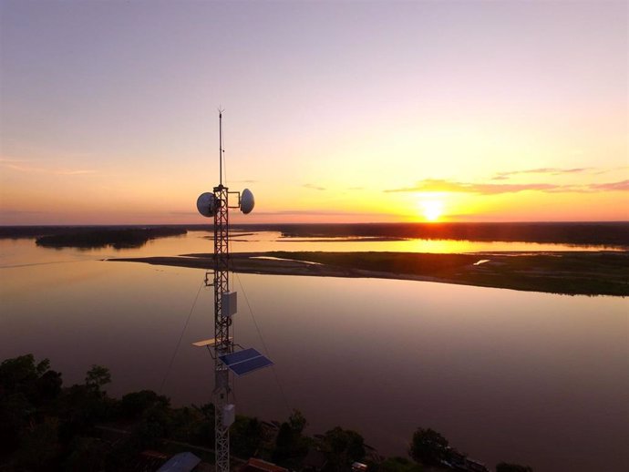 Telefónica instala antenas de telecomunicaciones para dar conectividad a zonas rurales remotas en el proyecto Internet para todos