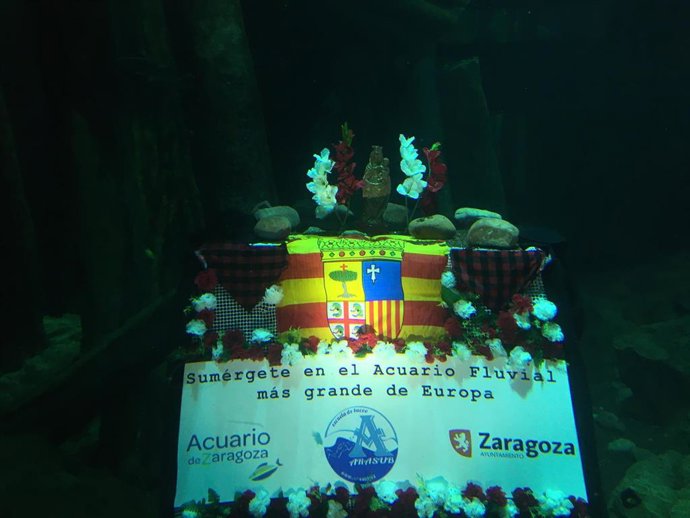 Ofrenda Floral Subacuática en el Acuario de Zaragoza